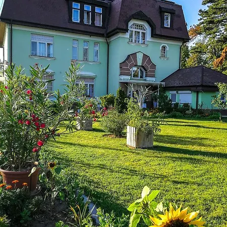 Eva Guest house *