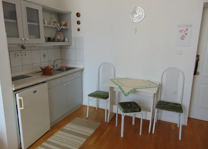 בית הארחה Eva *