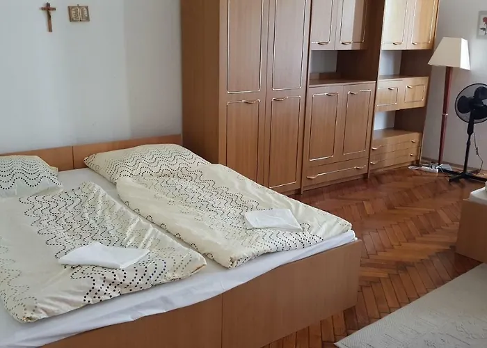 בית הארחה Eva *