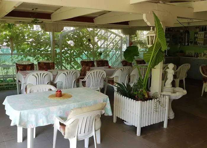 Eva בית הארחה שיופוק