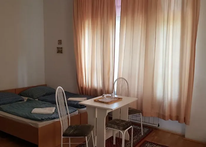 éva Affittacamere *